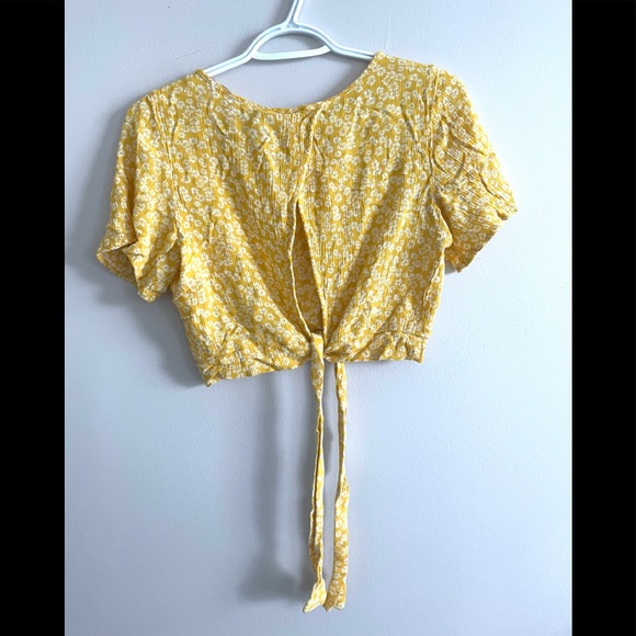yellow floral crop top T-shirt - Picture 3 of 4